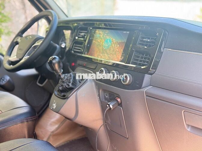 Ford Transit 2022 16 chỗ Dầu 9 vạn Bạc