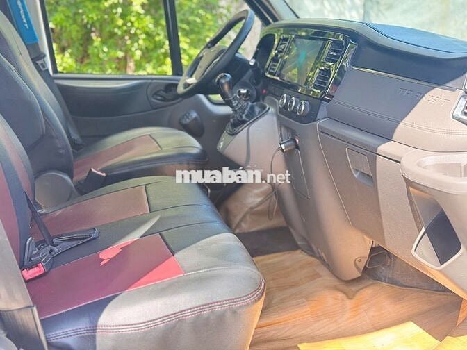 Ford Transit 2022 16 chỗ Dầu 9 vạn Bạc