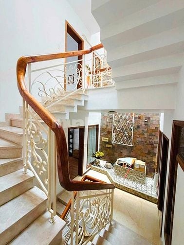 Villa Phố hẻm 12m ngay Cộng Hoà- DT 6x16, 3 Lầu- NỘI Thất Gỗ Cao cấp