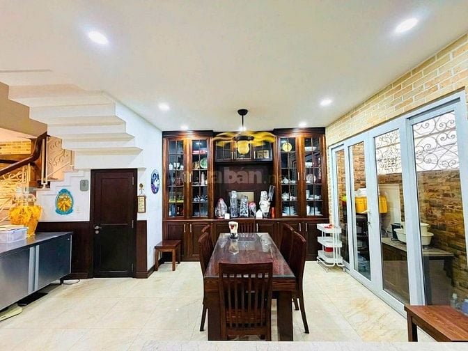 Villa Phố hẻm 12m ngay Cộng Hoà- DT 6x16, 3 Lầu- NỘI Thất Gỗ Cao cấp