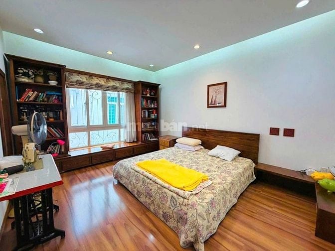 Villa Phố hẻm 12m ngay Cộng Hoà- DT 6x16, 3 Lầu- NỘI Thất Gỗ Cao cấp