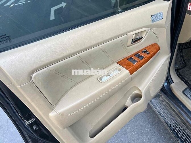 Toyota Fortuner 2011 2 cầu bản cao cấp Xám