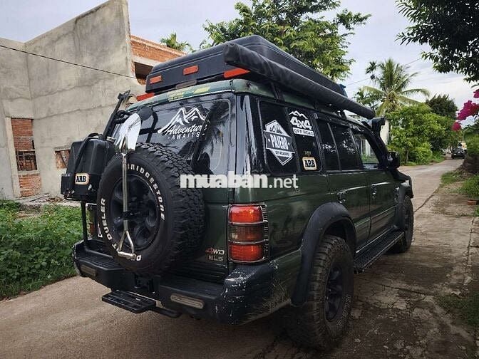 Mitsubishi Pajero V43 7 chỗ Xăng 3.0 Xanh rêu