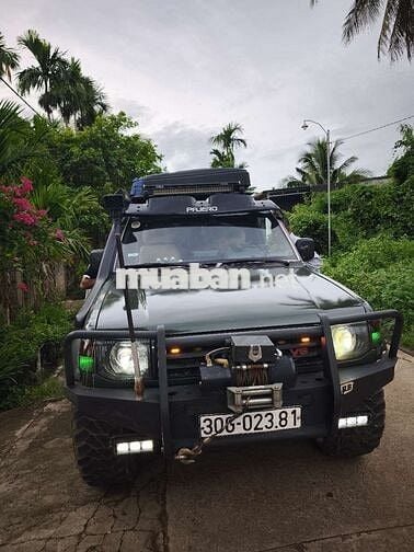 Mitsubishi Pajero V43 7 chỗ Xăng 3.0 Xanh rêu