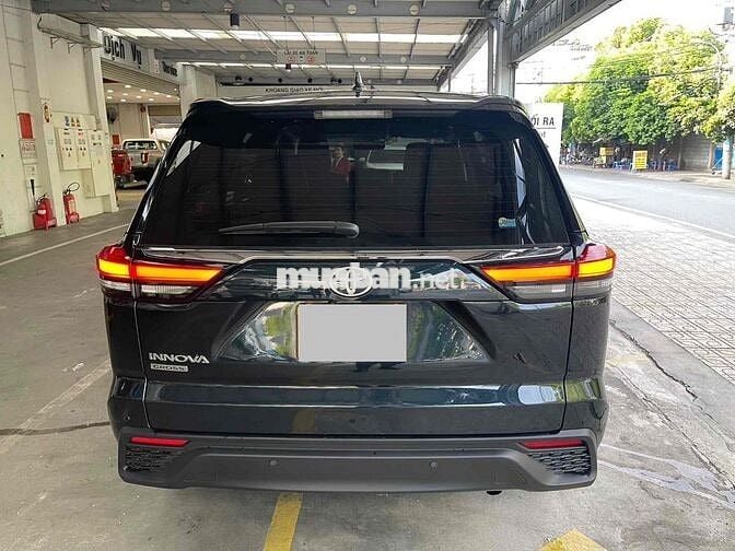 Toyota Innova Cross 2.0V 2025 / Giá thương lượng