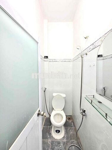 🔥🔥🔥nhà bán có phòng ngủ dưới đất,  1 lầu , gần chợ với trường học🔥🔥🔥