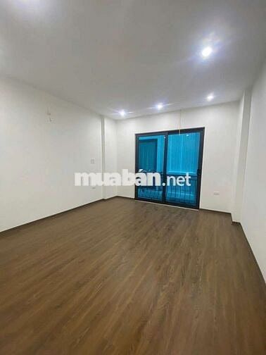 Bán Nhà 5 Tầng 31m2 Mới Phố Đại Linh, Nhỉnh 6 Tỷ, Ngõ To, Gần Hồ