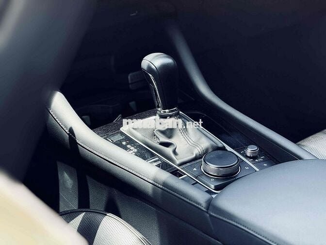 Mazda 3 Luxury 2023 Đỏ 25.000 Km