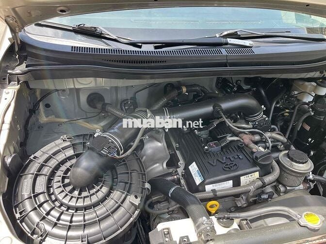 Toyota Innova E 2013 Vàng cát 8 chỗ