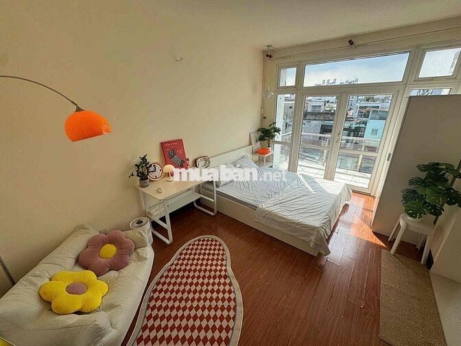 1 PHÒNG NGỦ CÓ BAN CÔNG THOÁNG - HẺM Ô TÔ - MÁY GIẶT RIÊNG - TÁCH BẾP