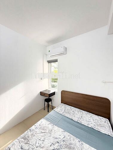 Căn hộ dịch vụ 2 PN full nội thất, ban công gần ĐH Văn Lang CS3