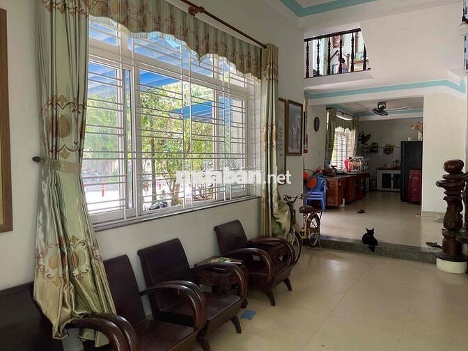 cho thuê nhà 2tầng lô góc Mẹ Thứ