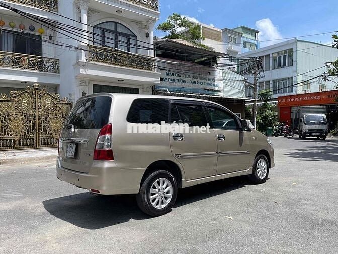 Toyota Innova E 2013 Vàng cát 8 chỗ