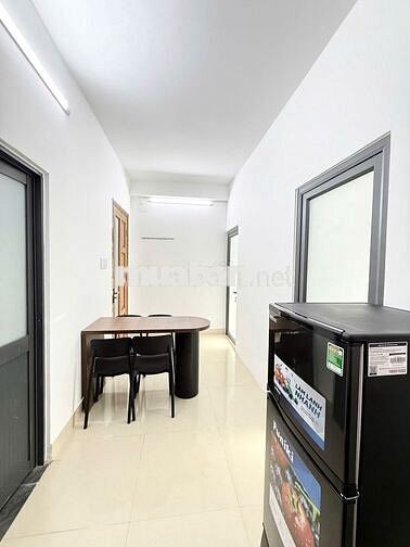 Căn hộ dịch vụ 2 PN full nội thất, ban công gần ĐH Văn Lang CS3