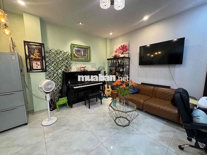 Ngôi nhà màu xanh bơ, đầy mộng mơ