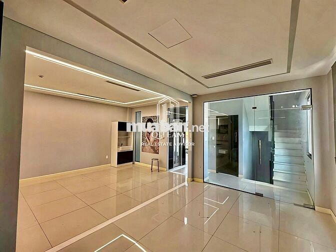 Tòa nhà MT Trần Nhân Tôn, Q10. Dt: 8,5x20m, Kc: trệt 5 lầu TM + PCCC