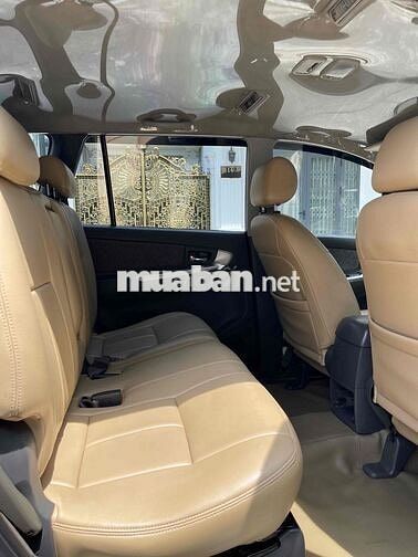 Toyota Innova E 2013 Vàng cát 8 chỗ