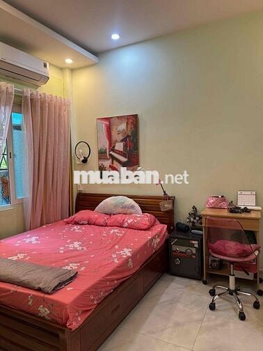 Ngôi nhà màu xanh bơ, đầy mộng mơ