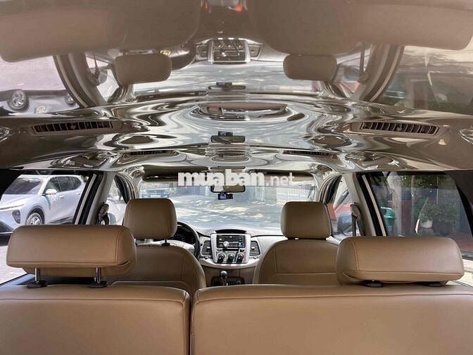 Toyota Innova E 2013 Vàng cát 8 chỗ