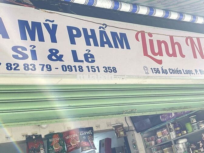 nhân viên ban mỹ phẩm