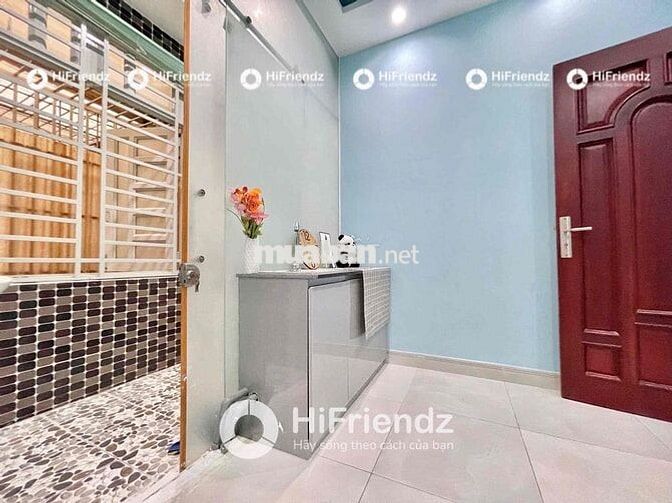 STUDIO BAN CÔNG, CỬA SỔ FULL NỘI THẤT SIÊU RỘNG KẾ ĐẦM SEN