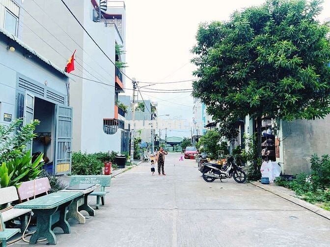 CHO THUÊ NHÀ THẠNH XUÂN 25. 1 TRỆT 3 LẦU, DT 5×16 CÓ 3PN. HẺM XE HƠI