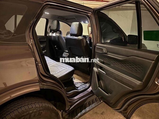 Ford Everest Ambient 2023 Nâu