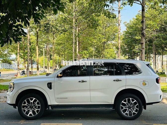 Ford Everest 2024 Titanium 2.0 AT Trắng