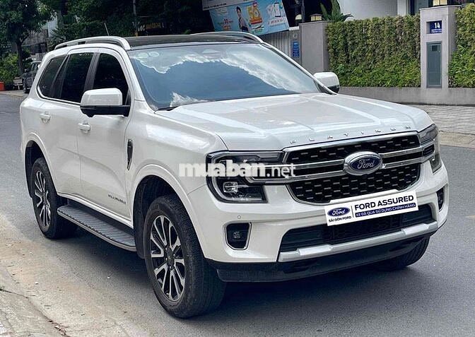Ford Everest Platinum 2025 Trắng 16.000 km