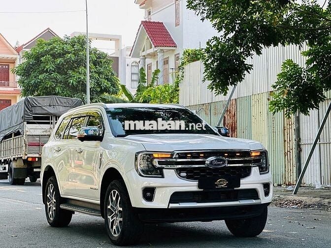 Ford Everest 2024 Titanium 2.0 AT Trắng