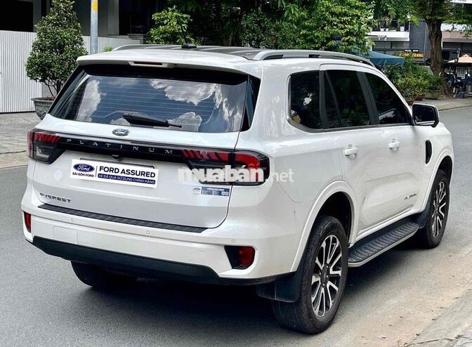 Ford Everest Platinum 2025 Trắng 16.000 km