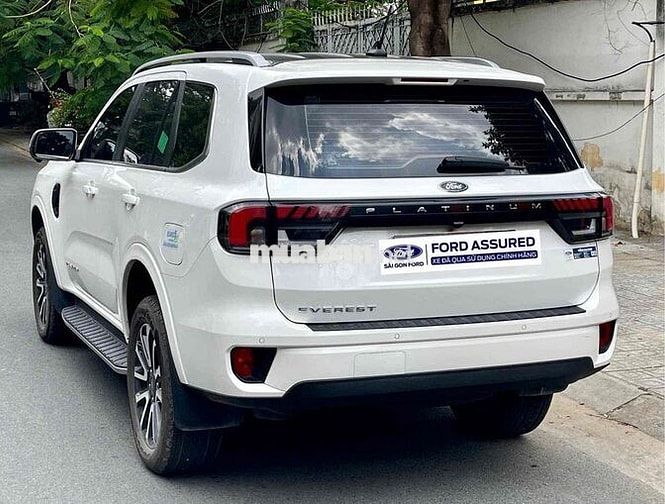 Ford Everest Platinum 2025 Trắng 16.000 km