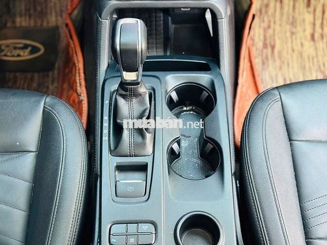Ford Everest 2024 Titanium 2.0 AT Trắng