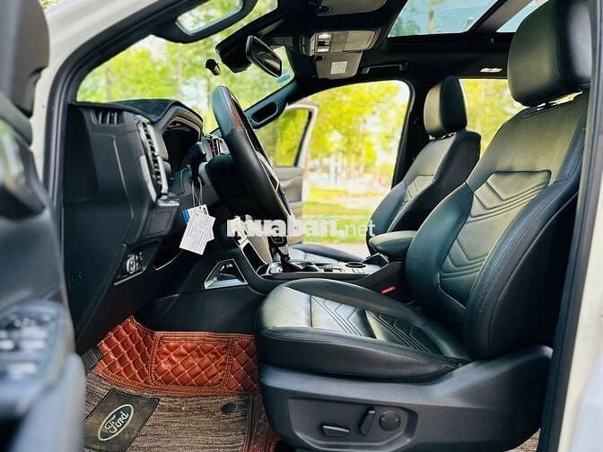 Ford Everest 2024 Titanium 2.0 AT Trắng