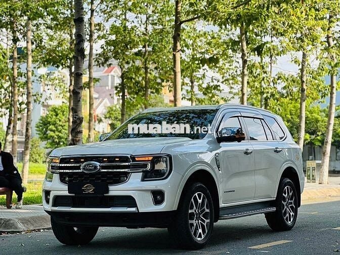 Ford Everest 2024 Titanium 2.0 AT Trắng