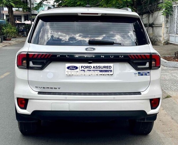 Ford Everest Platinum 2025 Trắng 16.000 km