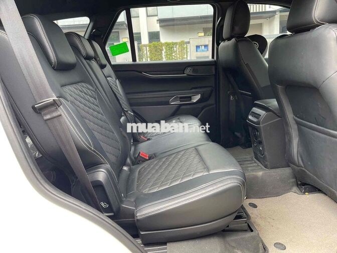 Ford Everest Platinum 2025 Trắng 16.000 km