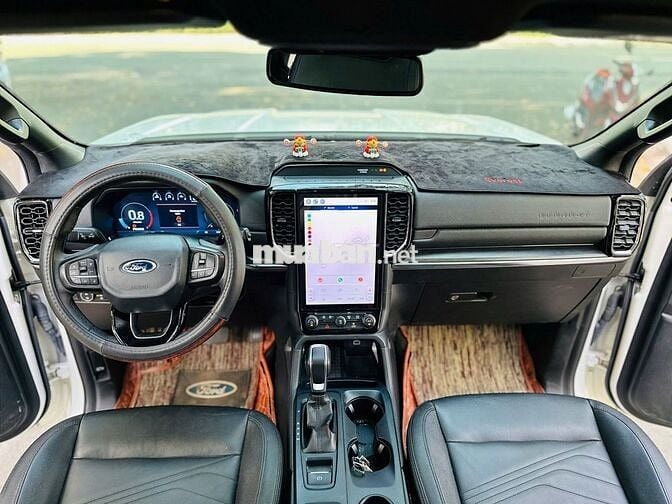 Ford Everest 2024 Titanium 2.0 AT Trắng