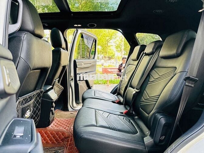 Ford Everest 2024 Titanium 2.0 AT Trắng