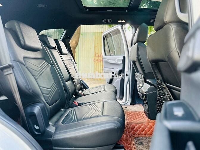 Ford Everest 2024 Titanium 2.0 AT Trắng