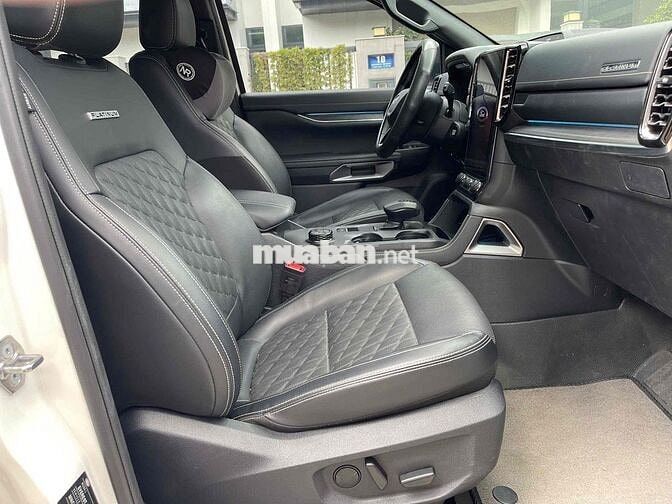 Ford Everest Platinum 2025 Trắng 16.000 km
