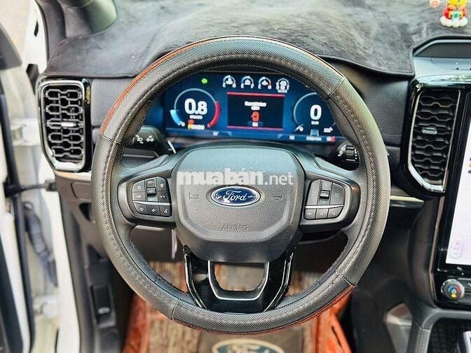 Ford Everest 2024 Titanium 2.0 AT Trắng