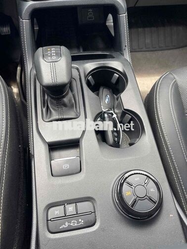 Ford Everest Platinum 2025 Trắng 16.000 km
