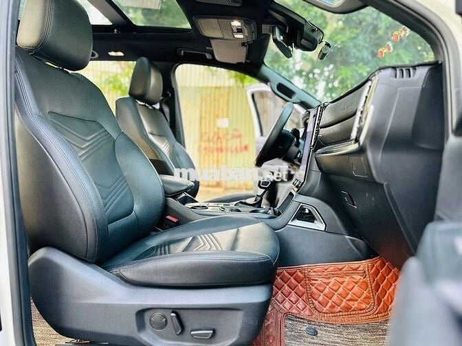 Ford Everest 2024 Titanium 2.0 AT Trắng