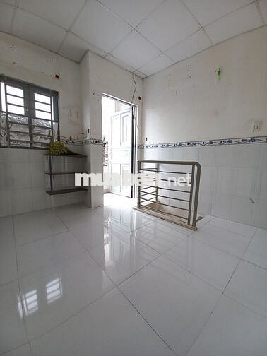 Tôi cần sang dãy trọ 11 phòng đường Trần Xuân Soạn
