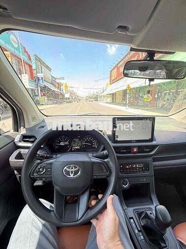 Toyota Avanza Premio 7 chỗ Bạc