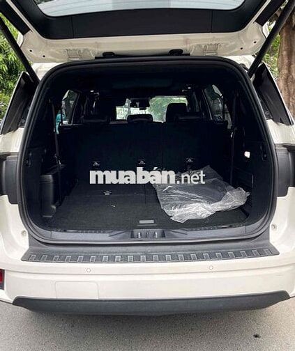 Ford Everest Platinum 2025 Trắng 16.000 km
