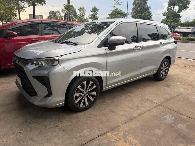 Toyota Avanza Premio 7 chỗ Bạc