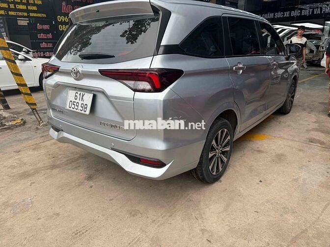 Toyota Avanza Premio 7 chỗ Bạc