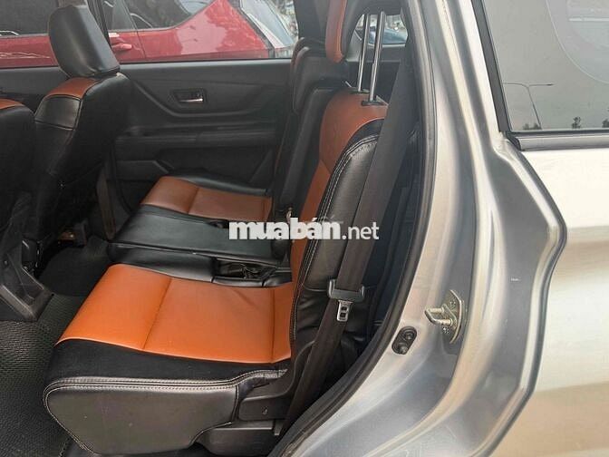 Toyota Avanza Premio 7 chỗ Bạc